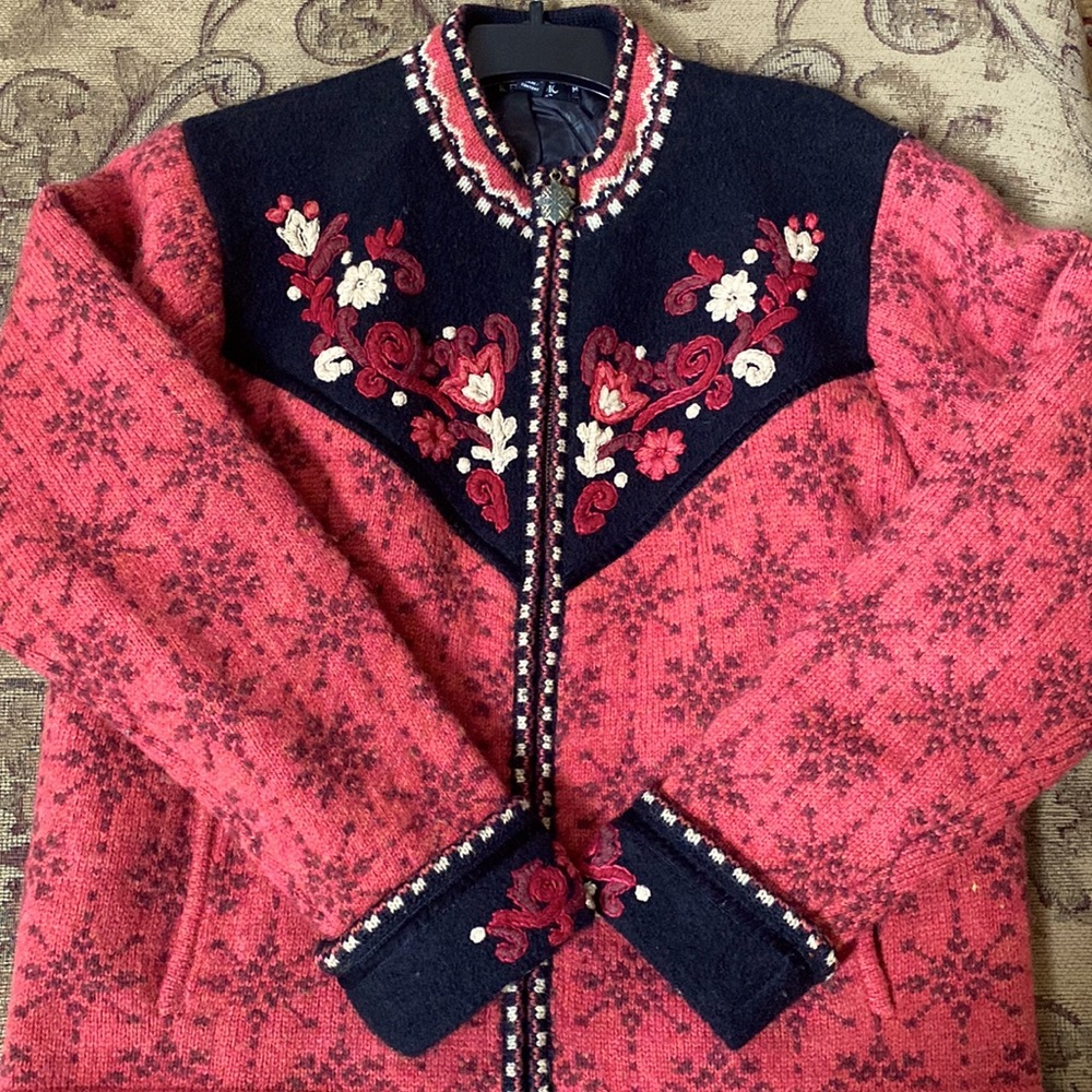 100% wool Icelandic /fully lined sweater jacket. Like new - NO pilling